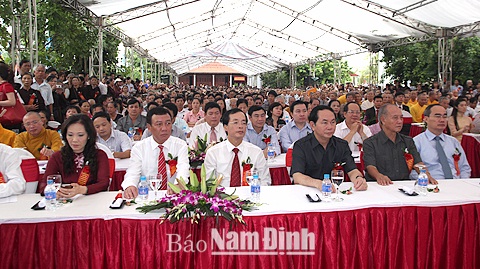 Nam Dinh province holds a ceremony to inaugurate a great Sakyamuni Buddha statue